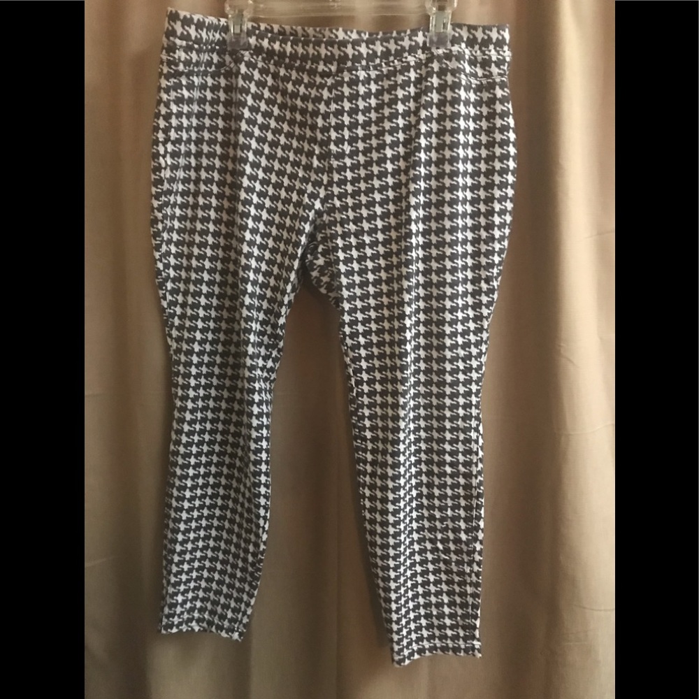 Houndstooth 2XL B&W pants with 2back pockets & faux ones in front